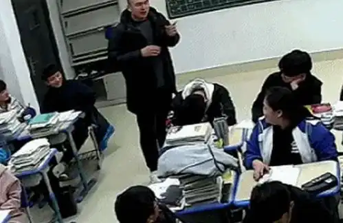 搞笑gif图片笑话段子闺蜜和男友吵架,来我这用过期的洗面奶
