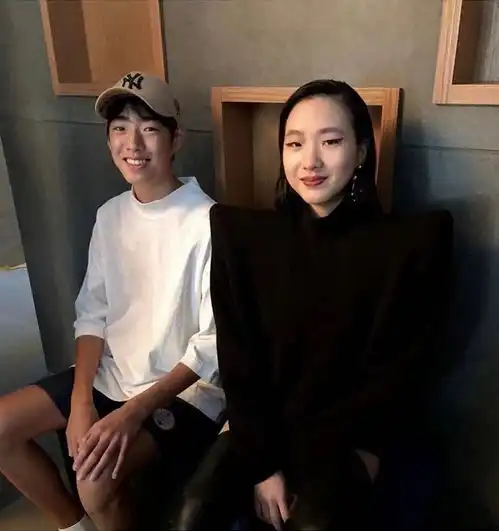 小s曝大女儿丑照许曦文一改厌世脸扮鬼脸超可爱
