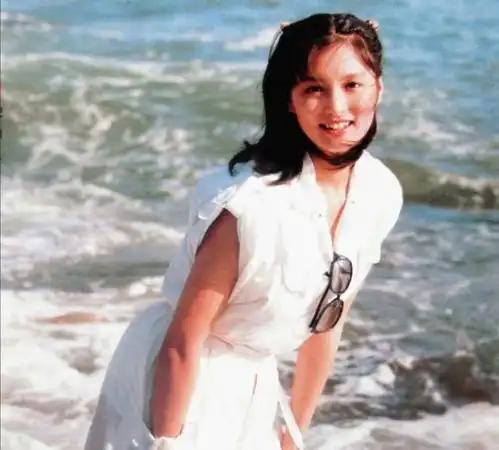 80年代著名女演员,曾和张国立饰演情侣,赴美留学却意外病死异乡

