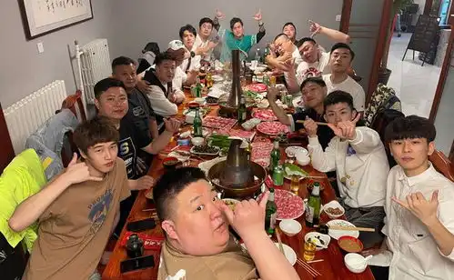 德云社队伍差距大,有的队伍豪华酒店聚餐,有的只能点外卖搞团建
