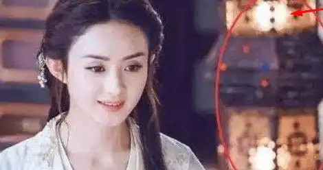 不怕穿帮镜头很明显,就怕穿帮太搞笑了,图3够我笑一天
