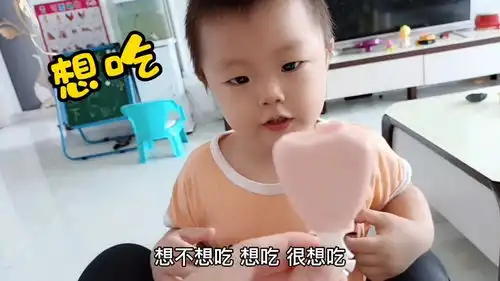 萌娃为吃到奶酪棒有多难经历妈妈的百般刁难,搞笑过程笑出眼泪
