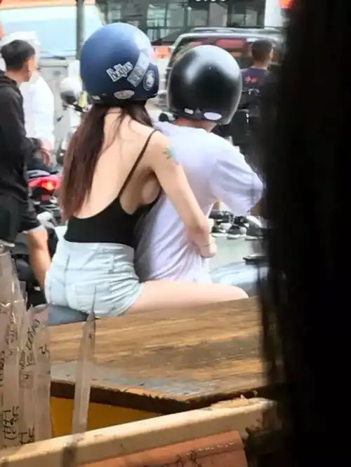 搞笑图片笑死人既已背影赢了天下,何必回头乱了芳华
