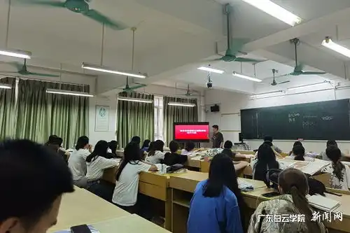 艺术设计学院举办适合纹样图案之鞋靴样板设计大赛
