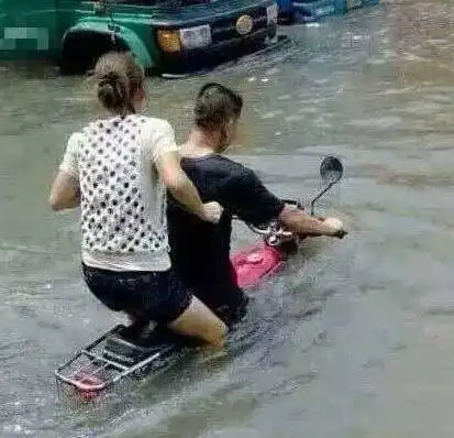 搞笑图片笑话段子和老婆打麻将是靠实力从老婆手里赢点生活费
