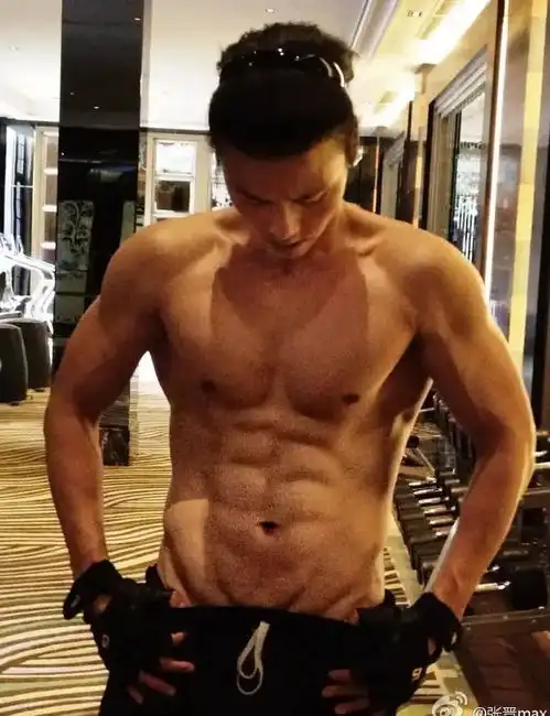 他再油,也比不过这群抢着脱衣服的男明星
