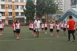 邓超晒搞怪全家福
