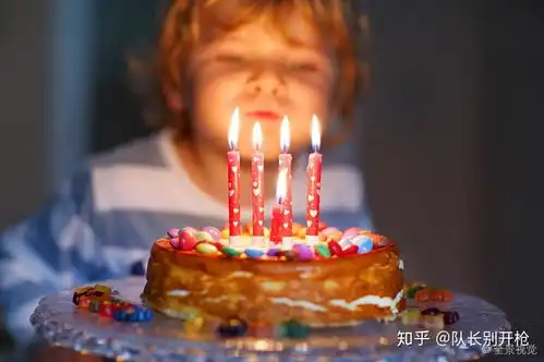 有没有小男孩吹蛋糕的图片呀今天晚上12点我就18岁了
