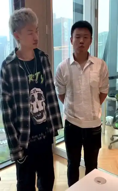 搞笑段子之摊上这样的员工也是头疼呀

