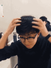 开心一刻媳妇惊慌道傻子快松手,这不是开玩笑的地方
