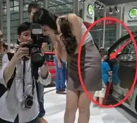 这伴娘在哪里找的把新娘的风头都给盖过去了

