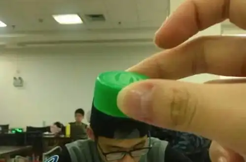 公司女神突然亮出手机说道谁帮我清空购物车,我就做谁的女朋友
