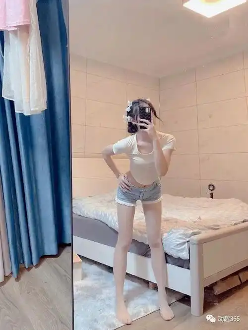 搞笑趣图有个爱练瑜伽的女友是什么体验
