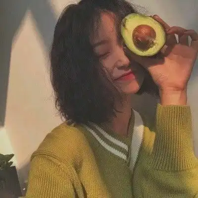 长期熬夜玩手机的女孩子,这4种水果使劲吃,护眼又美容
