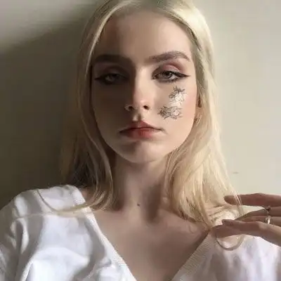 乌克兰美女微信头像
