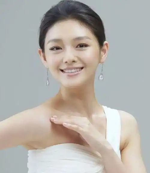 大s徐熙媛与京城四少汪小菲相恋20天闪婚,为爱冒险生子
