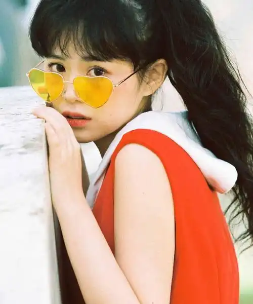 gif搞笑趣图娇俏可爱的美少女,青春的魅力
