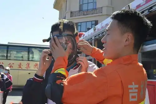 吉林市消防救援支队邀请田家炳中学师生走进科普馆开展消防安全普及活动
