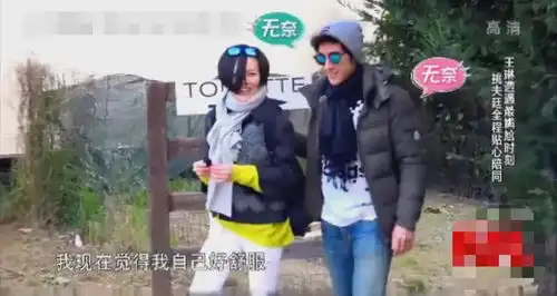 王琳拉肚子上完厕所,一小狗一直跟她身后,李治廷它喜欢你的味
