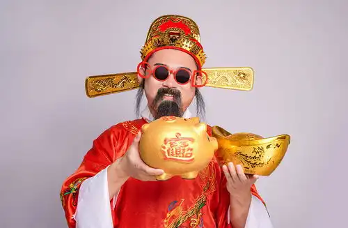 喜庆财神爷拿金猪元宝人物摄影图片摄影
