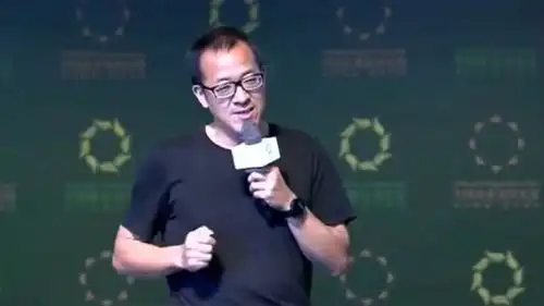 俞敏洪回答刁钻提问时,还不忘记提一下马云,大佬们都这么搞笑吗
