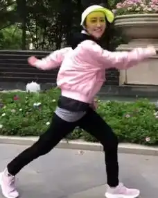 景甜没化妆素颜去跑步,看这六亲不认的步伐,果然比一般人有勇气
