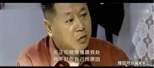 幽默段子送喝醉男同事回去,闺蜜啃黄瓜蘸酱解酒,把他扶回房间
