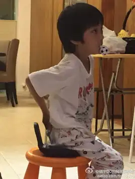 爸爸去哪儿费曼生日吴镇宇晒图表情搞怪合不上拍组图
