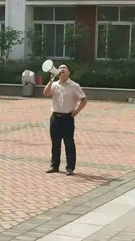 求搞笑配字
