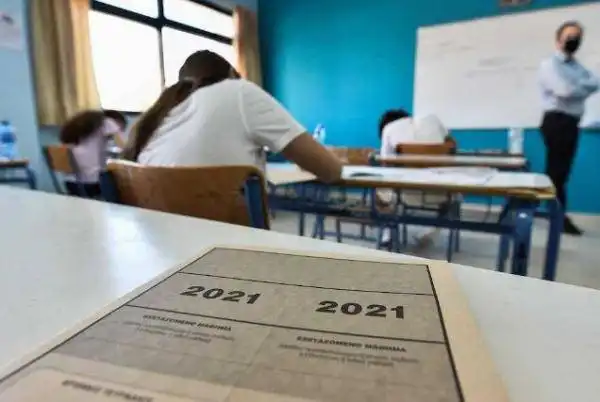 希腊教育部长公共部门罢工将严重影响全国高校入学考试
