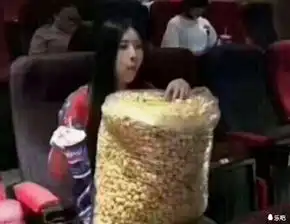 每日搞笑懵圈的大哥世态炎凉,怎么没有人拉我一把好歹我也是救人啊
