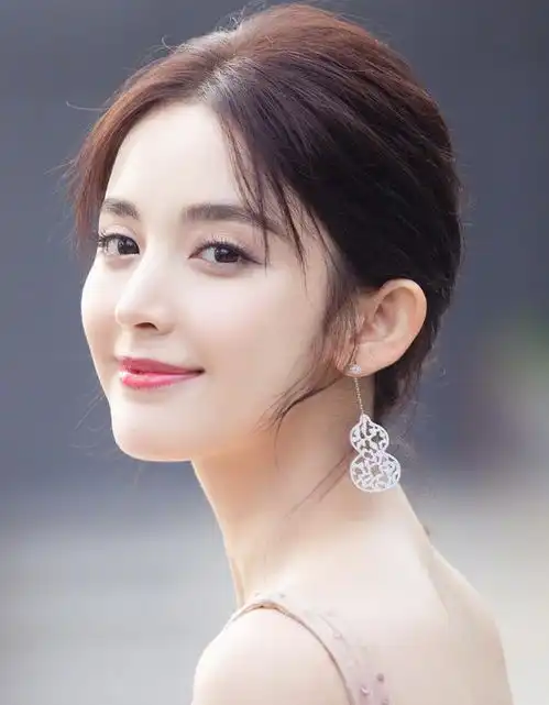 四字女星公布恋情发微博赞许他很温柔
