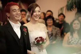 陈小春应采儿情人节赌城完婚
