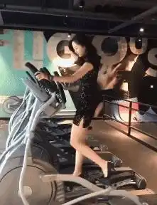 搞笑gif原来这么多年你扎头发的方式都是错误的
