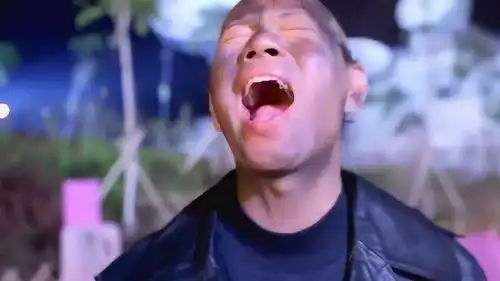 电影罗家英嘚瑟的仰天大笑,结果被喂下核能吸电药丸,爆笑十足
