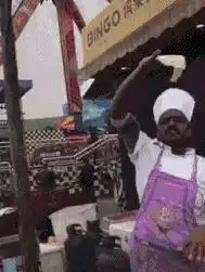 搞笑gif拿灯那位大哥,这个舞蹈挺好看的是吧
