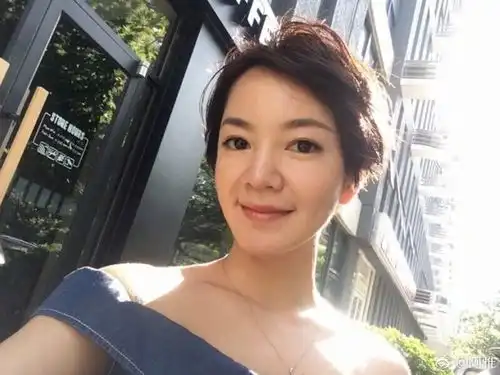 baby被人宠也不能没有自己,网友阿雅才是真正活出了自己的样子

