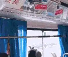男友第一次见漂亮丈母娘就傻了,俩人竟是老相识哈哈哈

