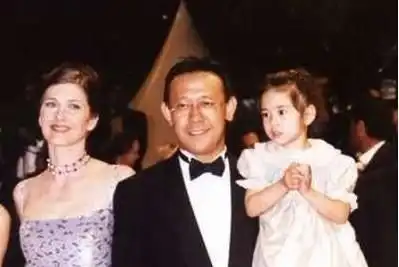 姜文公开赞美我女儿是世界上最美丽的,照片曝出后,网友信了
