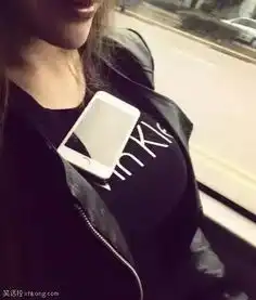 搞笑图片如果你是基友,两个萌妹子哪一个能扳直你
