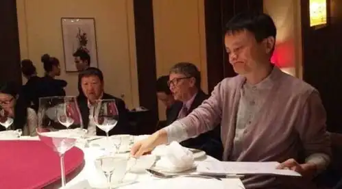 马云组织的饭局,黄晓明只是陪衬,网友看最后一张马总的眼神
