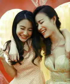 baby替杨幂庆生配图却裁掉倪妮粉丝用的我们的图
