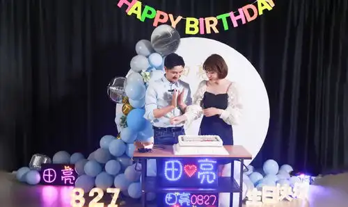 田亮晒全家福庆生,田雨橙身高赶超妈妈,全家共用一张脸
