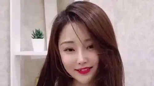 爆笑美女与小伙的搞笑对话,你这明显是图片仅供参考嘛
