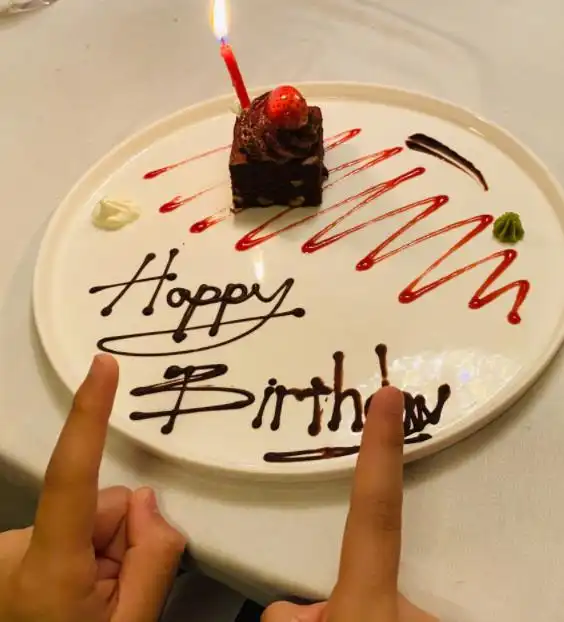 林志颖为儿子庆生,晒kimi许愿照,生日蛋糕小到离谱

