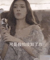 销售小姐姐跪式服务这待客礼仪真特别
