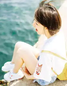 小溪上的白裙气质美女安静养眼动人
