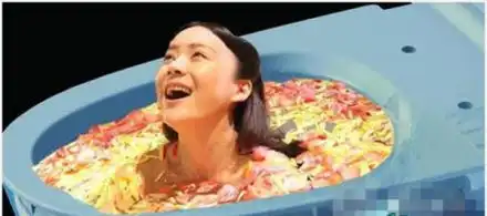 袁姗姗泡澡惨遭ps盘点明星被恶搞爆笑照片
