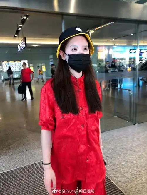 组图喜剧人实锤张萌赶早班机口罩下敷面膜画面搞笑
