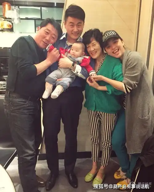 傻姑黄小蕾,与老公相识38天闪婚,老公帅气,女儿漂亮可爱
